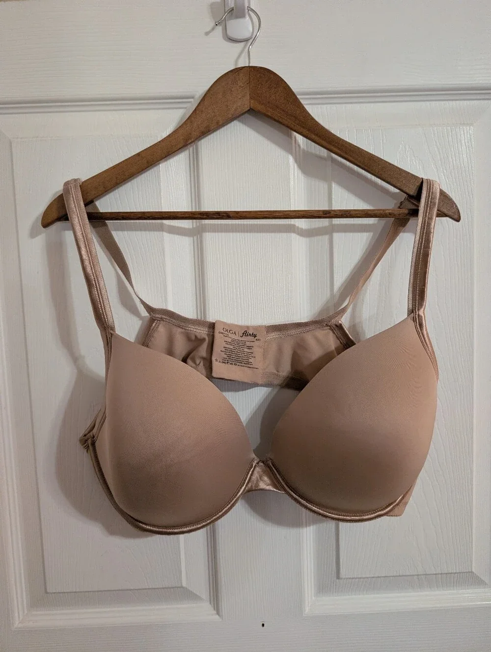 Olga Flirty Deep V-Neck Underwire Contour Bra Tan Size 42D (GD0711A)